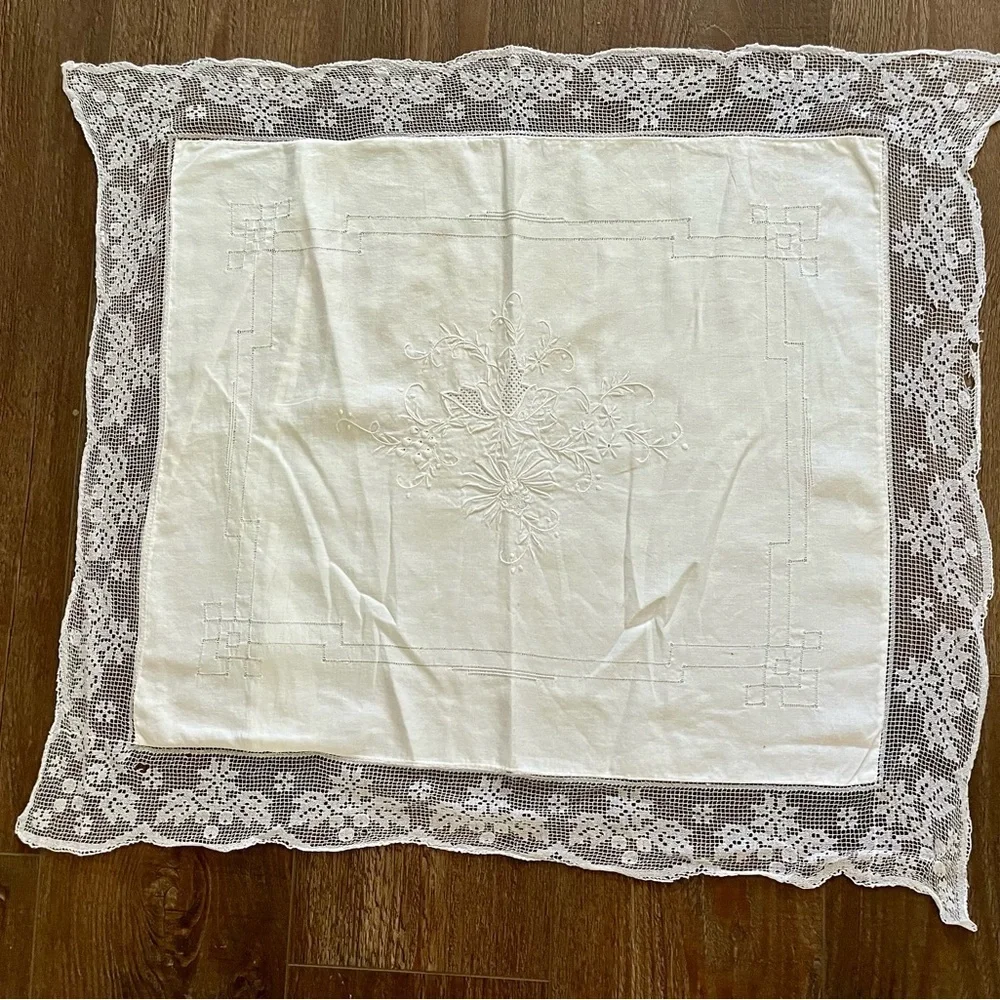 White Lace Trimmed Tablecloth 22/24 inches
